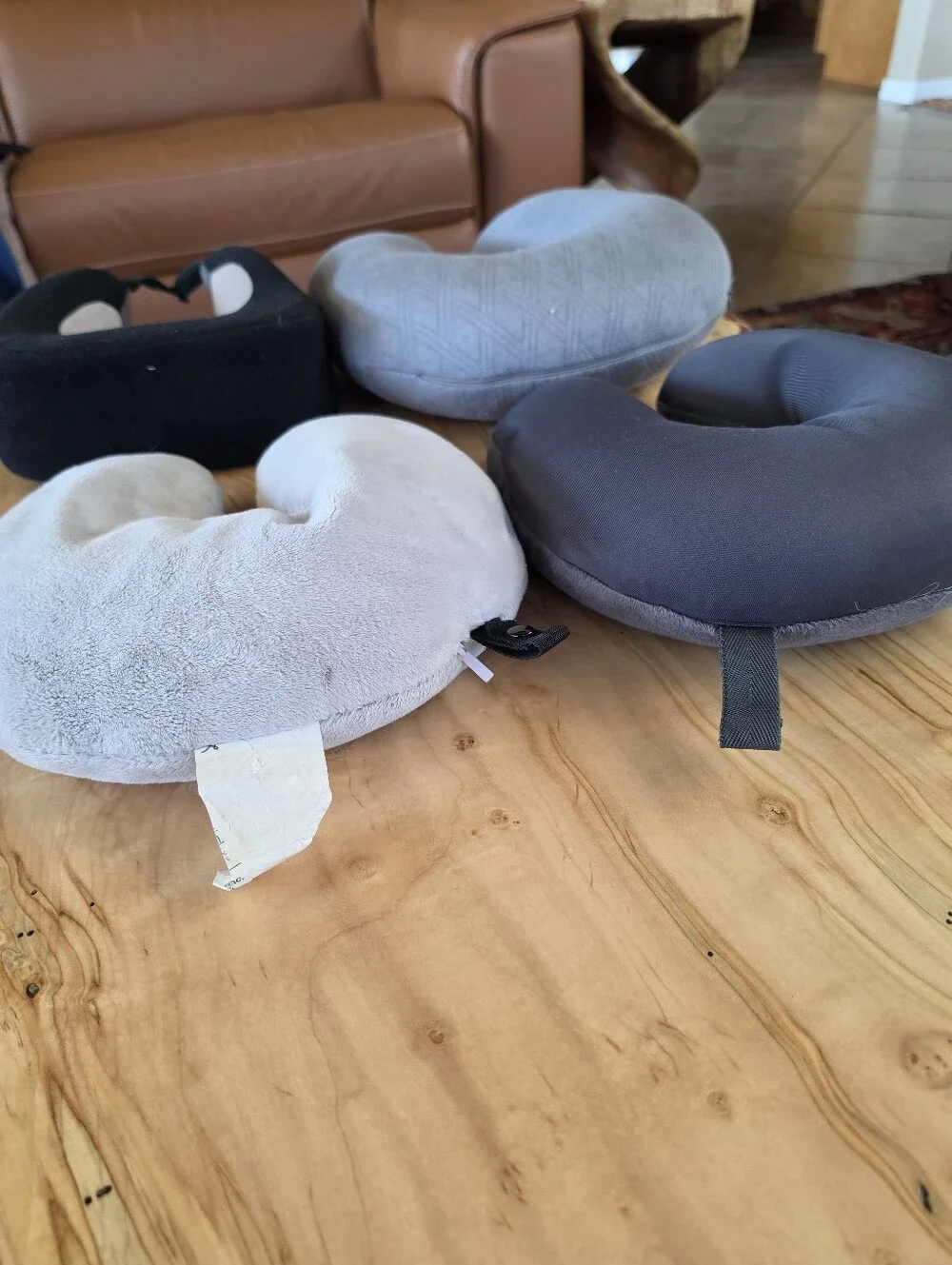 Sharper Image Bucky Travel Neck Pillow Set/4 - Memory Foam Millet Hull EUC